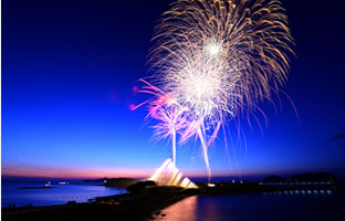 Hadomisaki Fireworks Festival
