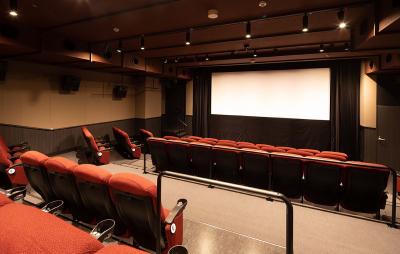 唐津で約22年ぶりとなる映画館「THATER ENYA(演屋)」